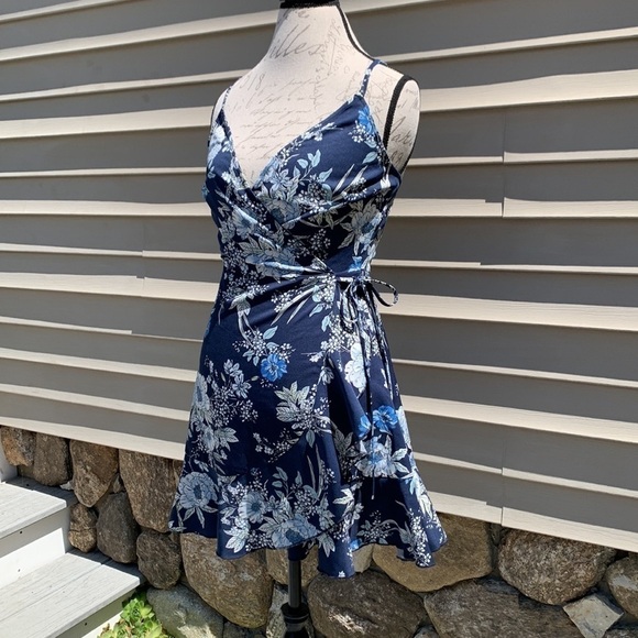 Speechless Juniors Navy/Royal Floral Faux Wrap Dress - Picture 4 of 16